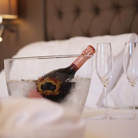 Bo Hotel Palma エクステリア 写真 A bottle of Champagne in a bucket of ice