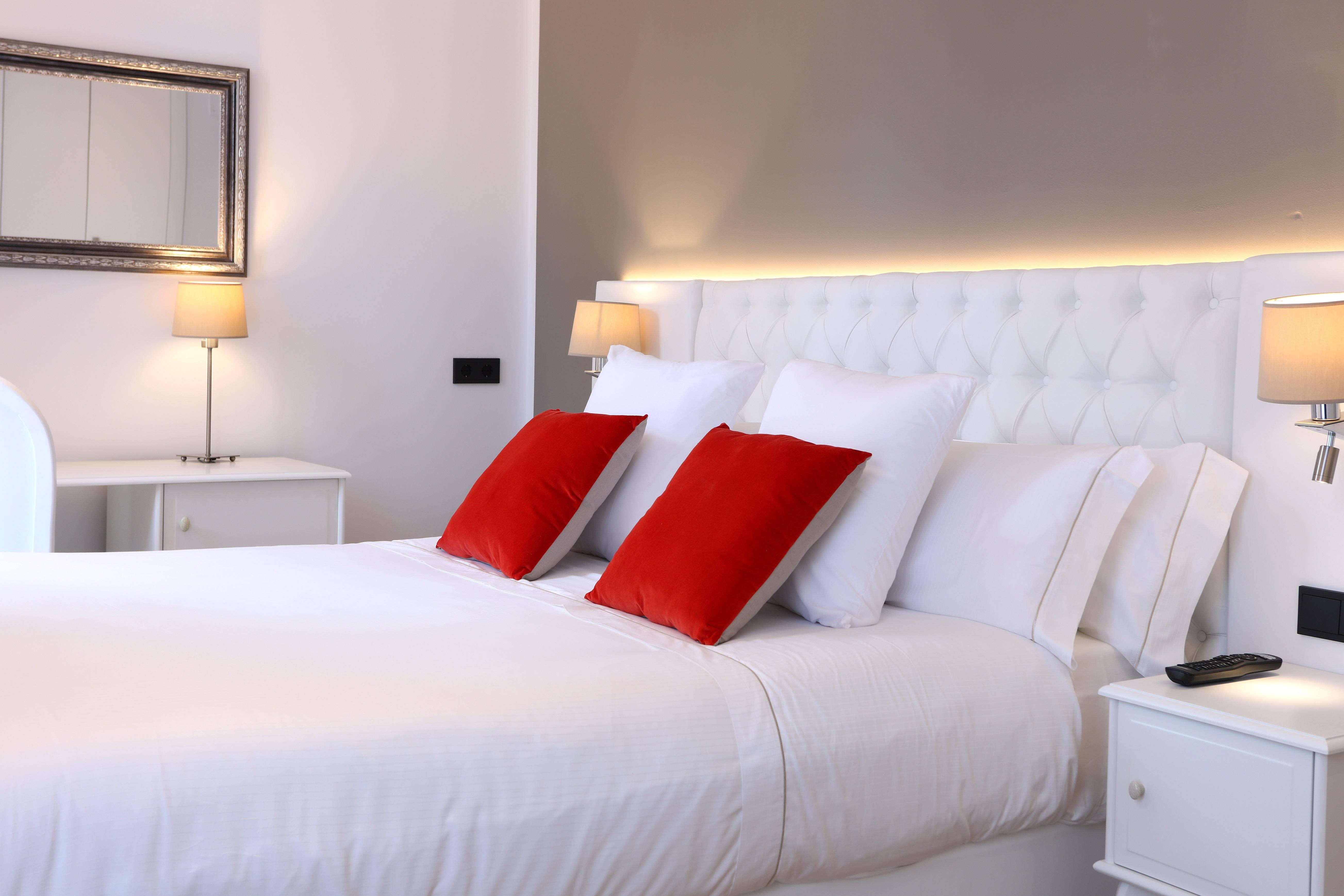 Bo Hotel Palma エクステリア 写真 A bedroom in a luxury hotel in Italy.