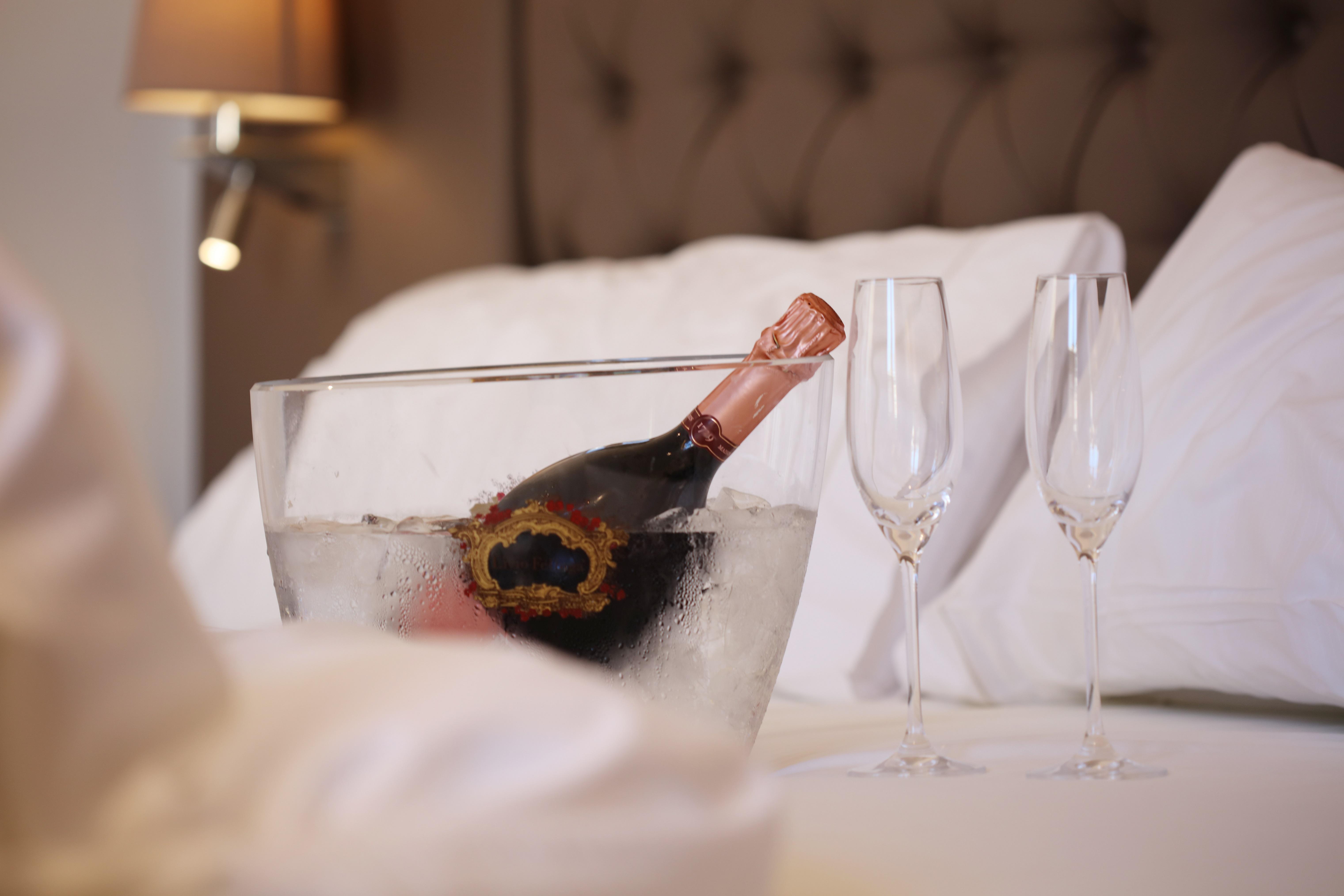 Bo Hotel Palma エクステリア 写真 A bottle of Champagne in a bucket of ice