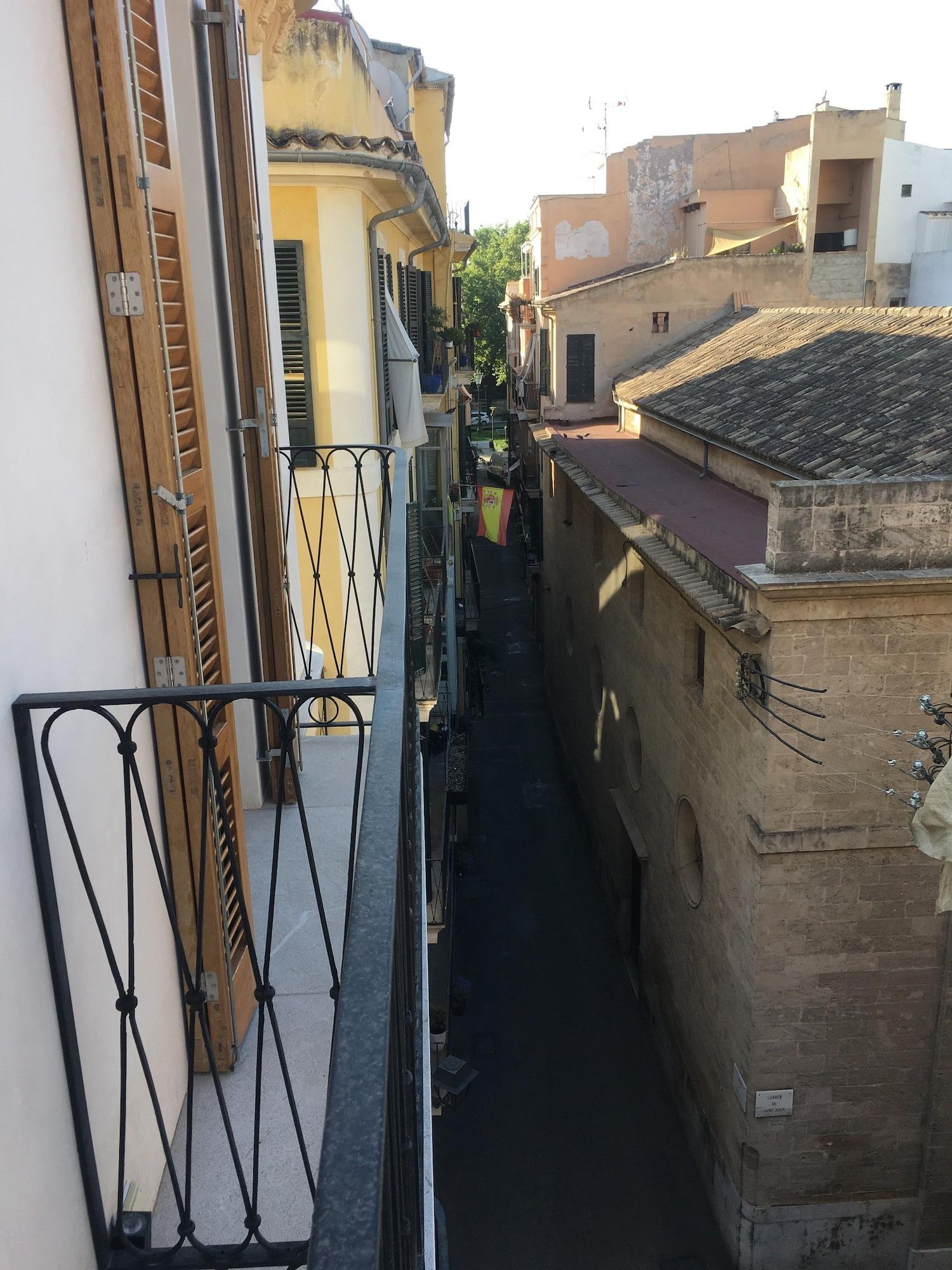 Bo Hotel Palma エクステリア 写真 Balcony of a typical house in the old town